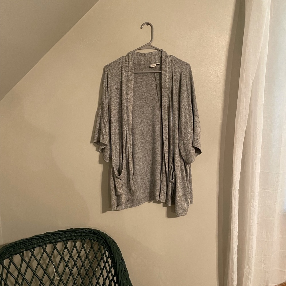 10 DOLLAR SALE ON EVERYTHING: Gap Kimono